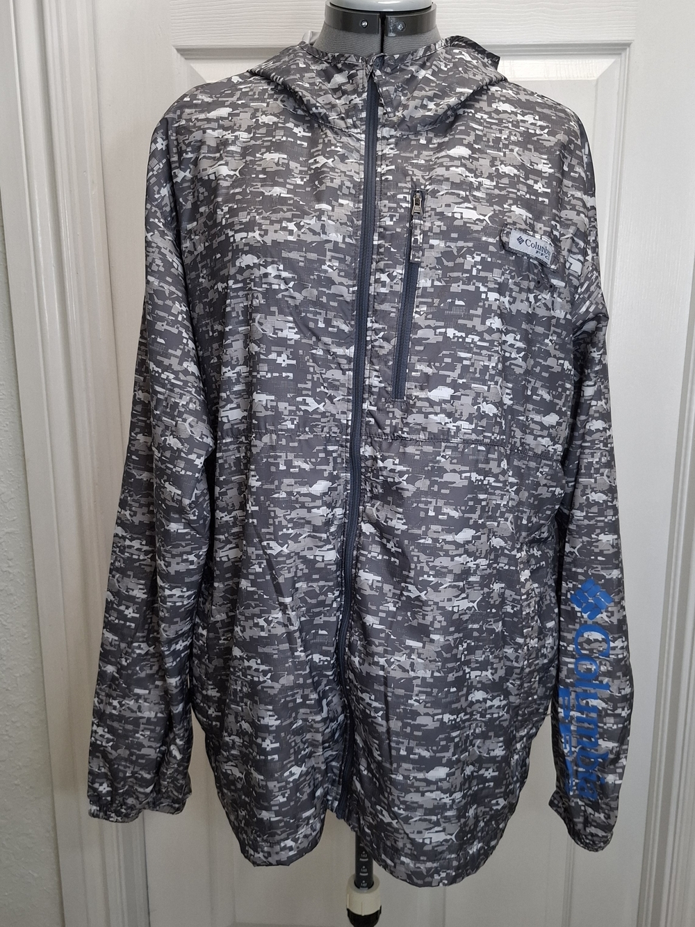 Columbia PFG Men's Gray and White Camo Rain Jacket